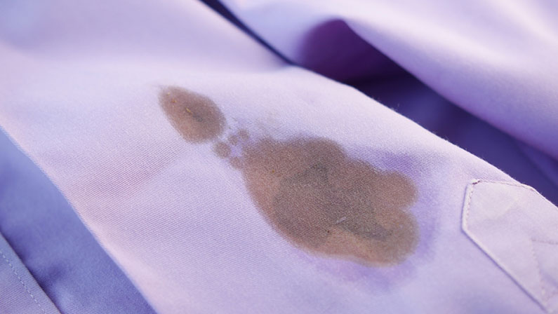 Oil stain on purple color cloth.
