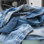 Wash dim items in the washing machine. Denim care.