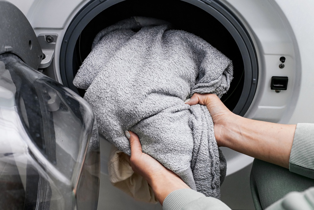 Washing blanket in front load washing machine.