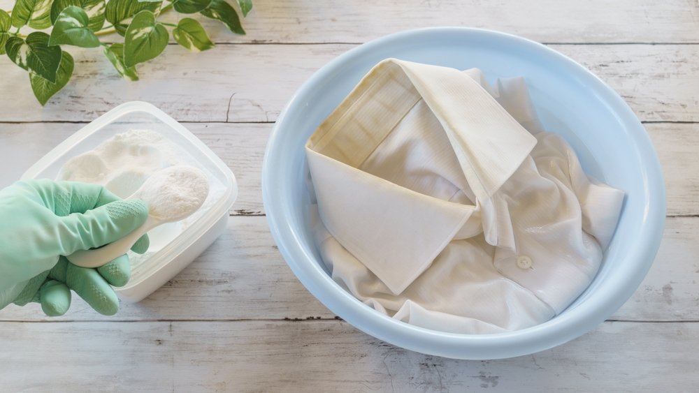 Dirty shirt collar.An image of cleaning a shirt with baking soda.