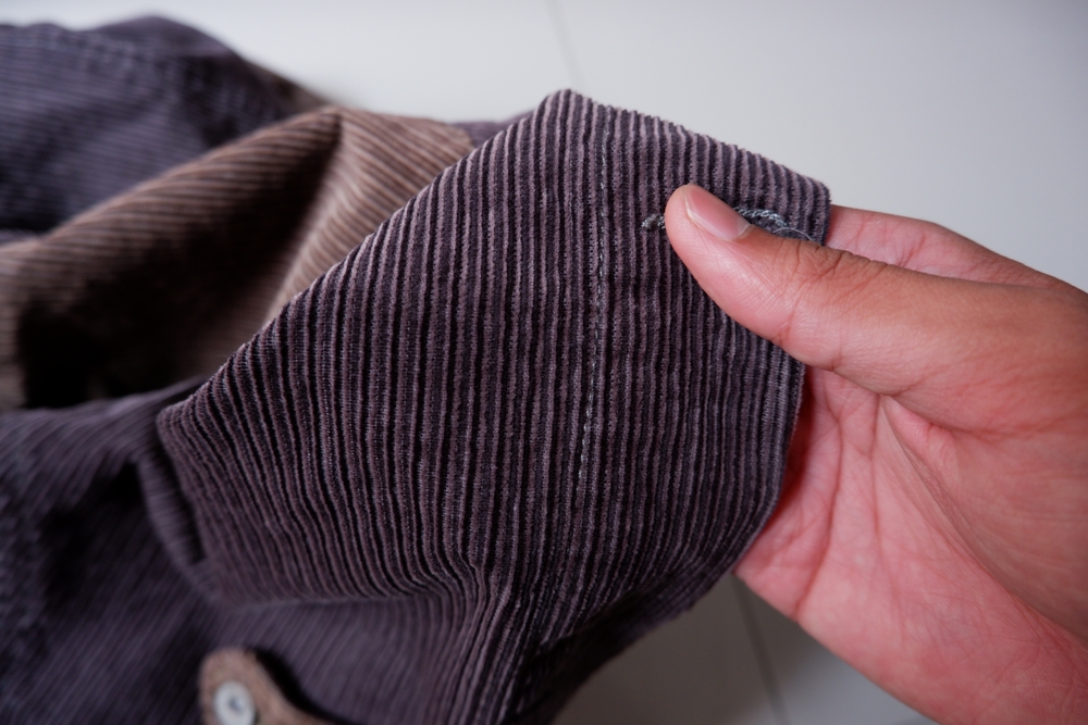 Corduroy fabric (corduroy) which is a textile consisting of twisted fibers